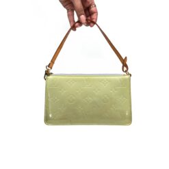LOUIS VUITTON VERNIS POCHETTE SHOULDER BAG